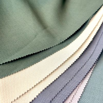 Polyester geweven 100% polyester kledingstof voor vrouwen Kledingstuk Breedte 59